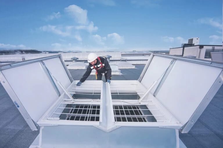 Sisteme desfumare naturală și mecanică evacuare fum incendiu